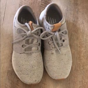 Gray new balance shoes women’s